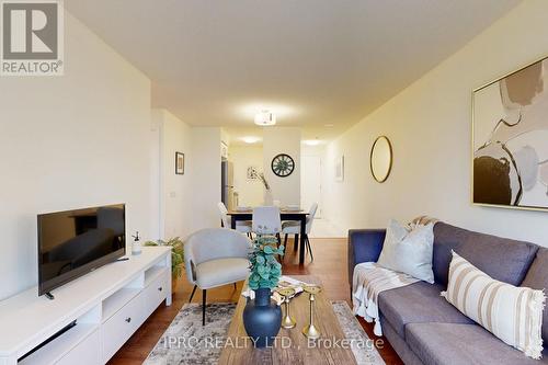 609 - 61 Heintzman Street, Toronto, ON - Indoor Photo Showing Living Room