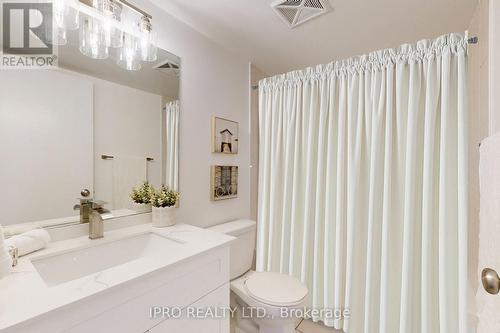 609 - 61 Heintzman Street, Toronto, ON - Indoor Photo Showing Bathroom