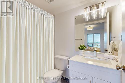 609 - 61 Heintzman Street, Toronto, ON - Indoor Photo Showing Bathroom