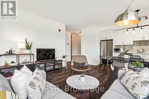 211 - 320 Plains Road E, Burlington, ON - Indoor Photo Showing Living Room