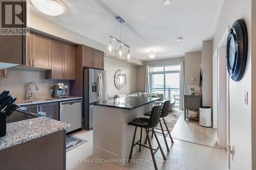 518 - 2490 Old Bronte Road, Oakville, ON - Indoor Photo Showing Kitchen With Upgraded Kitchen