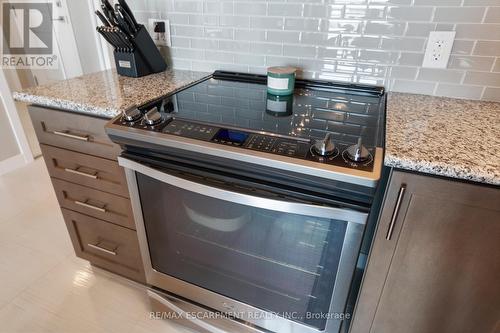 518 - 2490 Old Bronte Road, Oakville, ON - Indoor Photo Showing Kitchen With Upgraded Kitchen