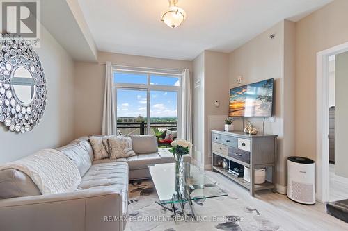 518 - 2490 Old Bronte Road, Oakville, ON - Indoor Photo Showing Living Room