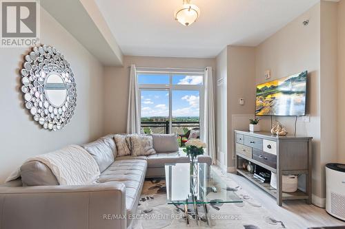 518 - 2490 Old Bronte Road, Oakville, ON - Indoor Photo Showing Living Room