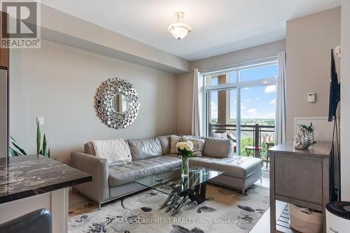 518 - 2490 Old Bronte Road, Oakville, ON - Indoor Photo Showing Living Room