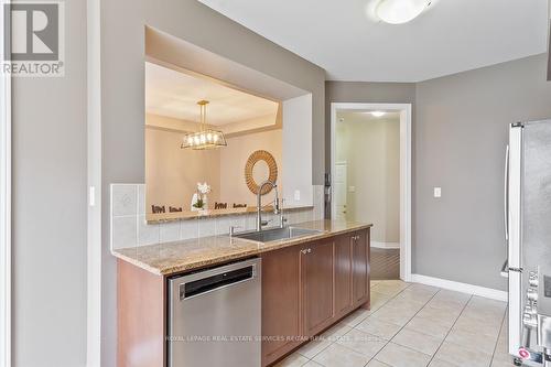 44 - 2019 Trawden Way, Oakville, ON - Indoor Photo Showing Kitchen With Double Sink