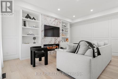 8 Shipley Road, Toronto, ON - Indoor Photo Showing Other Room