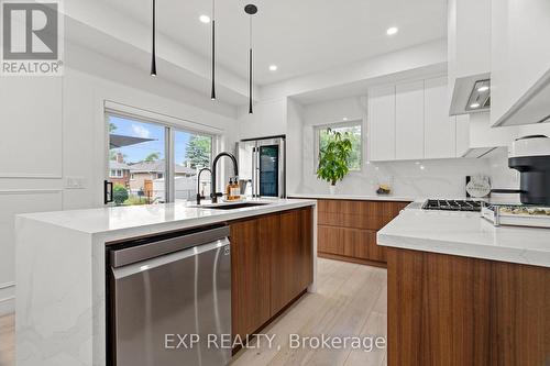 8 Shipley Road, Toronto, ON - Indoor Photo Showing Kitchen With Upgraded Kitchen