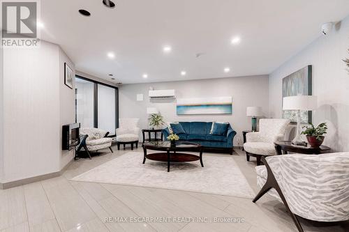 1214 - 700 Dynes Road, Burlington, ON - Indoor Photo Showing Living Room