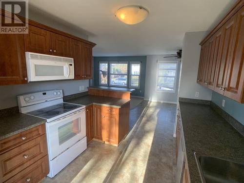 B 4609 Boundary Road, Fort Nelson, BC - Indoor Photo Showing Kitchen