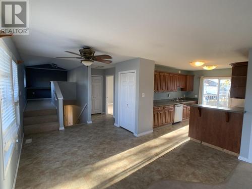 B 4609 Boundary Road, Fort Nelson, BC - Indoor Photo Showing Kitchen