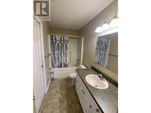 B 4609 Boundary Road, Fort Nelson, BC - Indoor Photo Showing Bathroom