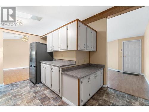 2932 Buckley Road Unit# 62, Sorrento, BC - Indoor Photo Showing Kitchen