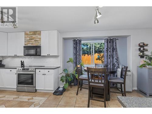 391 Klassen Road, Kelowna, BC - Indoor Photo Showing Kitchen