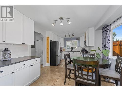 391 Klassen Road, Kelowna, BC - Indoor Photo Showing Dining Room