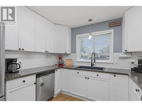 391 Klassen Road, Kelowna, BC - Indoor Photo Showing Kitchen With Double Sink