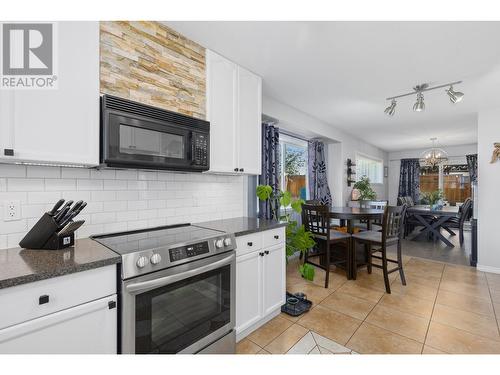 391 Klassen Road, Kelowna, BC - Indoor Photo Showing Kitchen