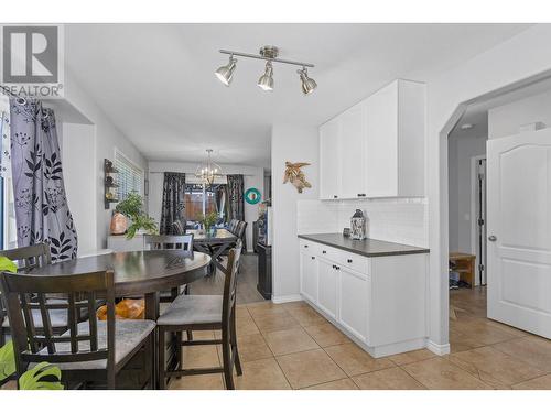 391 Klassen Road, Kelowna, BC - Indoor Photo Showing Dining Room