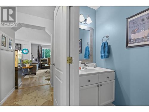 391 Klassen Road, Kelowna, BC - Indoor Photo Showing Bathroom