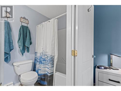 391 Klassen Road, Kelowna, BC - Indoor Photo Showing Bathroom