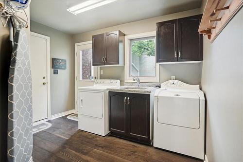 126 Gurnett Drive, Hamilton, ON - Indoor Photo Showing Laundry Room