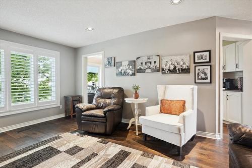 126 Gurnett Drive, Hamilton, ON - Indoor Photo Showing Living Room