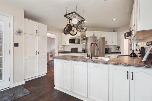 126 Gurnett Drive, Hamilton, ON - Indoor Photo Showing Kitchen