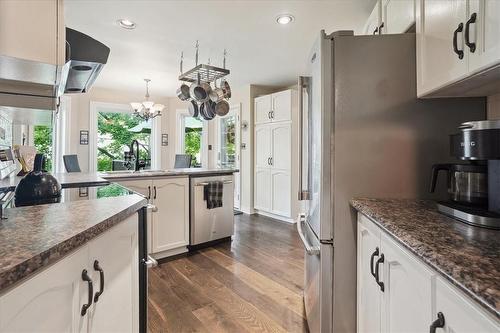 126 Gurnett Drive, Hamilton, ON - Indoor Photo Showing Kitchen