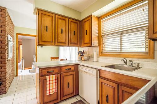 8 Valleydale Court, Dundas, ON - Indoor Photo Showing Kitchen