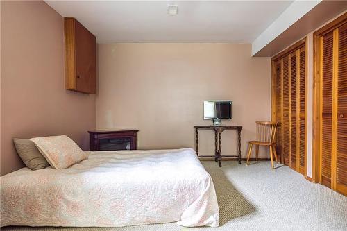 8 Valleydale Court, Dundas, ON - Indoor Photo Showing Bedroom