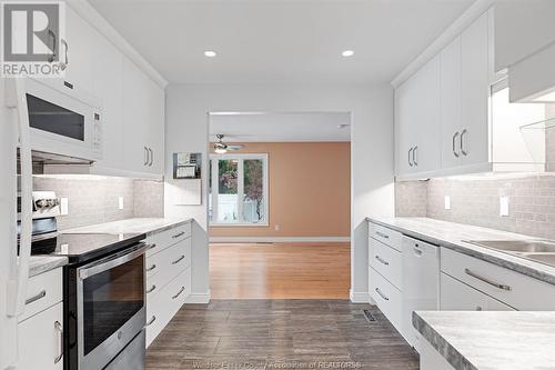 3698 Mckay, Windsor, ON - Indoor Photo Showing Kitchen With Upgraded Kitchen