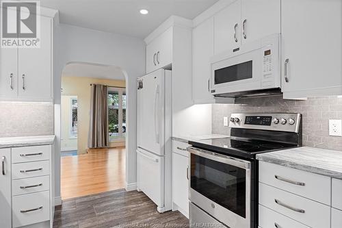 3698 Mckay, Windsor, ON - Indoor Photo Showing Kitchen With Upgraded Kitchen