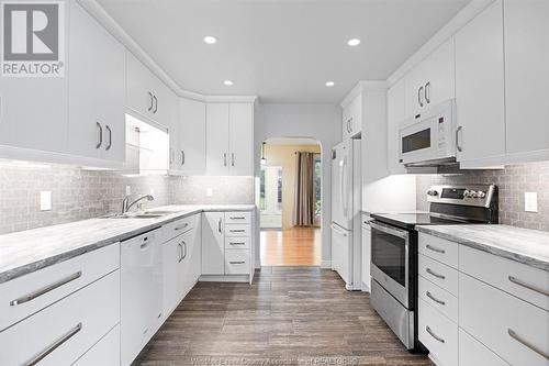 3698 Mckay, Windsor, ON - Indoor Photo Showing Kitchen With Upgraded Kitchen