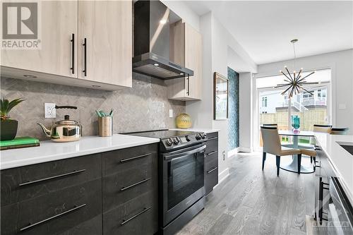 737 Maverick Crescent, Ottawa, ON - Indoor Photo Showing Kitchen With Upgraded Kitchen