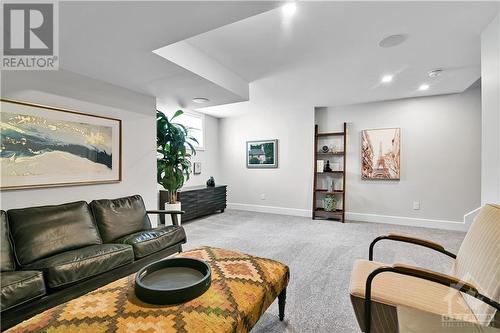 737 Maverick Crescent, Ottawa, ON - Indoor Photo Showing Living Room