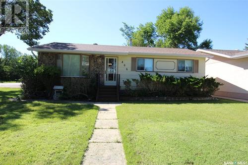 496 3Rd Avenue E, Shaunavon, SK - Outdoor With Facade