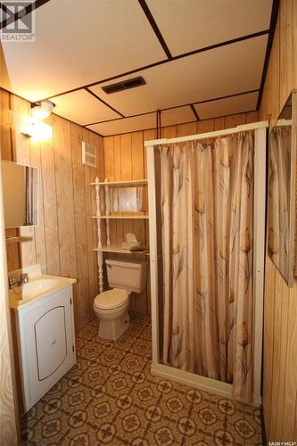 496 3Rd Avenue E, Shaunavon, SK - Indoor Photo Showing Bathroom