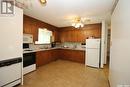 496 3Rd Avenue E, Shaunavon, SK  - Indoor Photo Showing Kitchen With Double Sink 