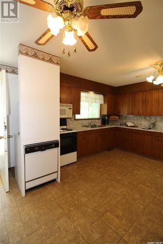 496 3Rd Avenue E, Shaunavon, SK - Indoor Photo Showing Kitchen