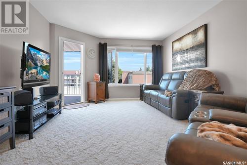 310 6 Lorne Place, Regina, SK - Indoor Photo Showing Living Room