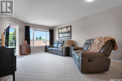 310 6 Lorne Place, Regina, SK - Indoor Photo Showing Living Room