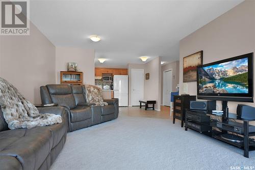 310 6 Lorne Place, Regina, SK - Indoor Photo Showing Living Room