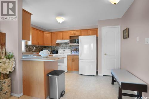 310 6 Lorne Place, Regina, SK - Indoor Photo Showing Kitchen