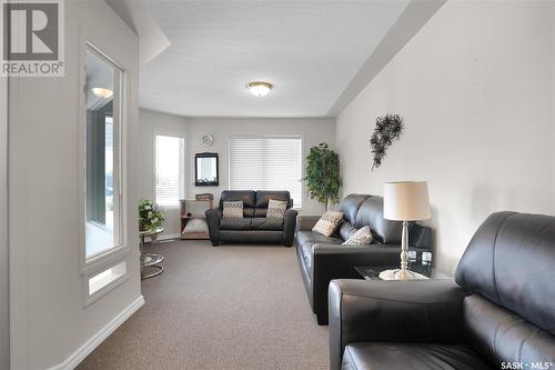 310 6 Lorne Place, Regina, SK - Indoor Photo Showing Living Room