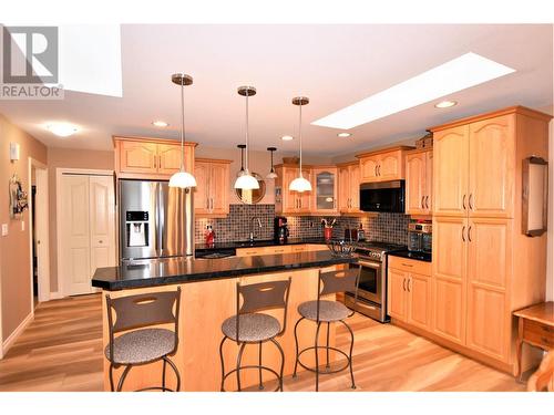 519 Loon Avenue, Vernon, BC - Indoor Photo Showing Kitchen With Upgraded Kitchen