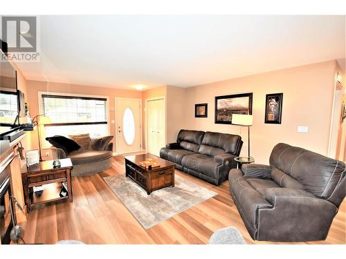 519 Loon Avenue, Vernon, BC - Indoor Photo Showing Living Room