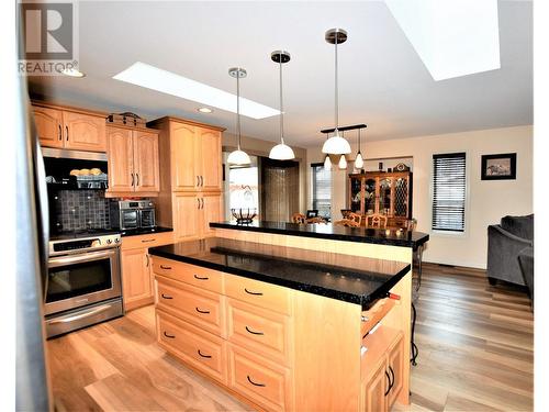 519 Loon Avenue, Vernon, BC - Indoor Photo Showing Kitchen With Upgraded Kitchen