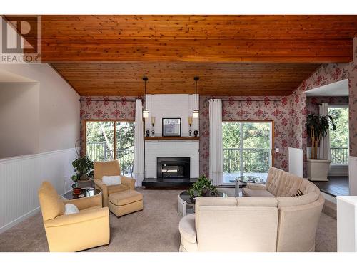 2172 Michelle Crescent, West Kelowna, BC - Indoor Photo Showing Living Room With Fireplace