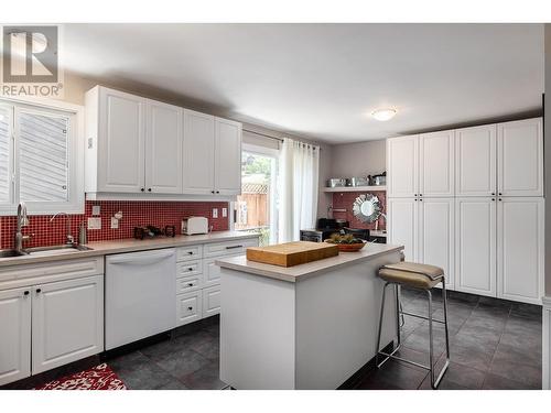 2172 Michelle Crescent, West Kelowna, BC - Indoor Photo Showing Kitchen