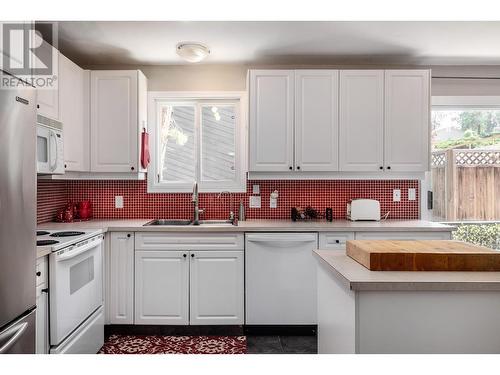 2172 Michelle Crescent, West Kelowna, BC - Indoor Photo Showing Kitchen